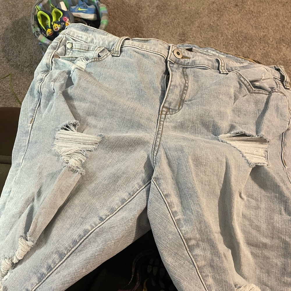 New Torrid’s distressed shorts sz 16 - Picture 5 of 5